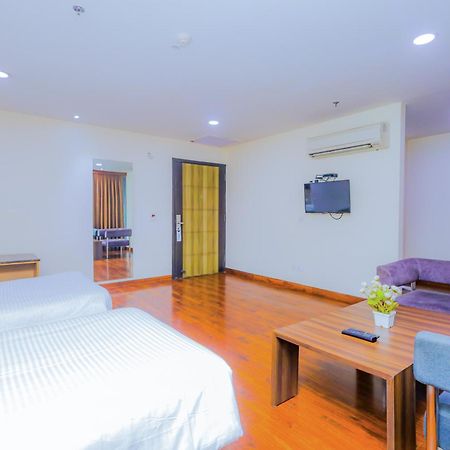 Hyphen Business Hotel Noida Eksteriør billede