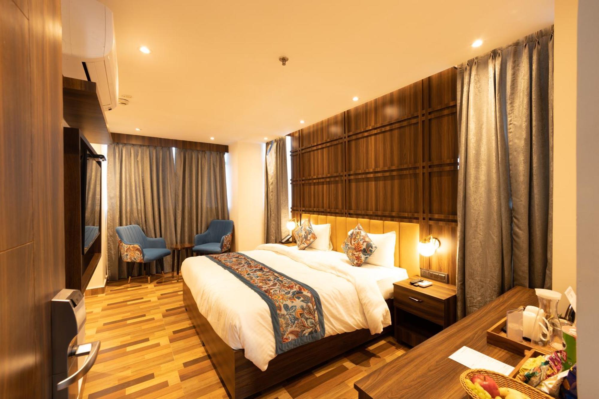 Hyphen Business Hotel Noida Eksteriør billede