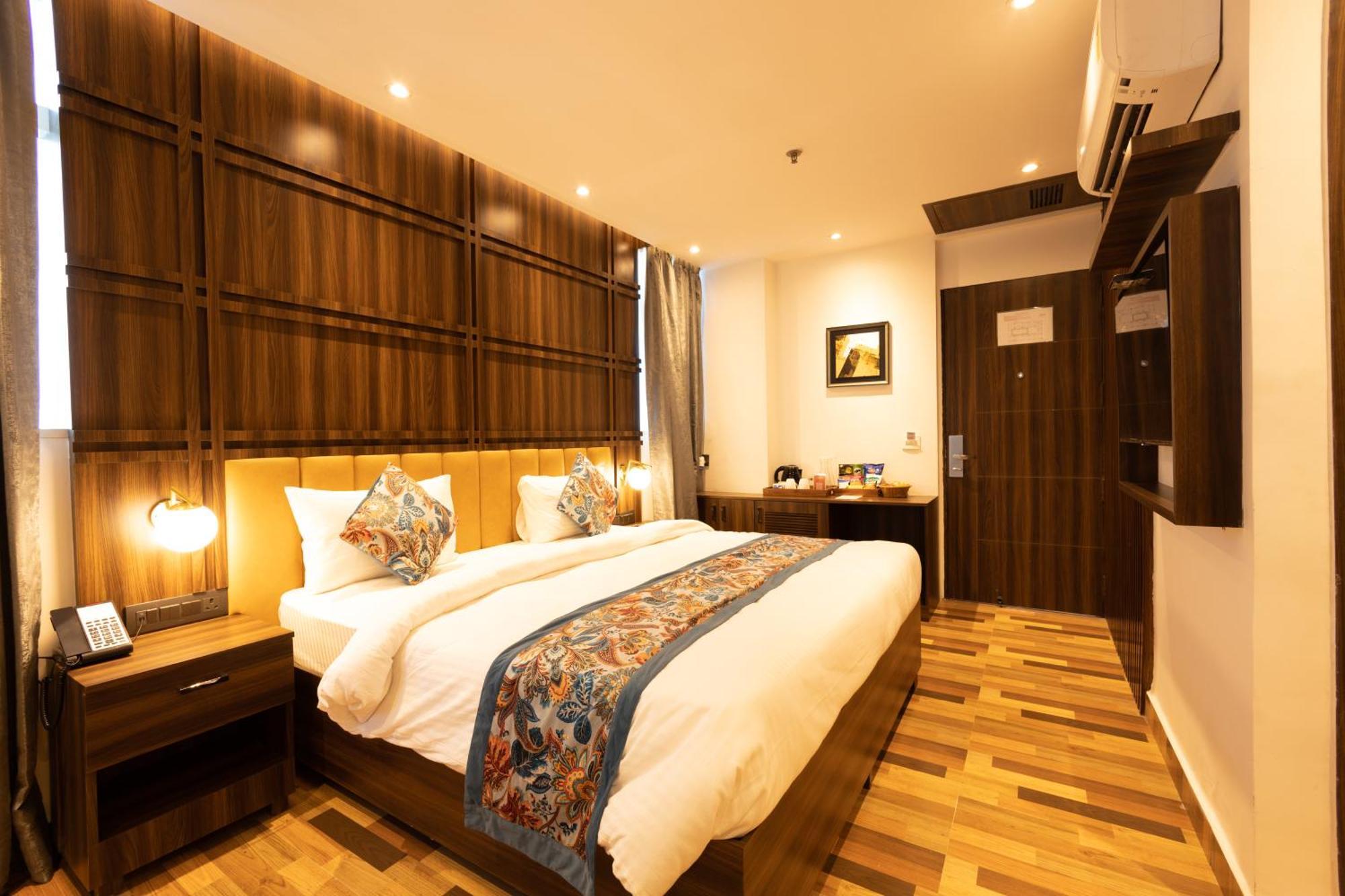 Hyphen Business Hotel Noida Eksteriør billede