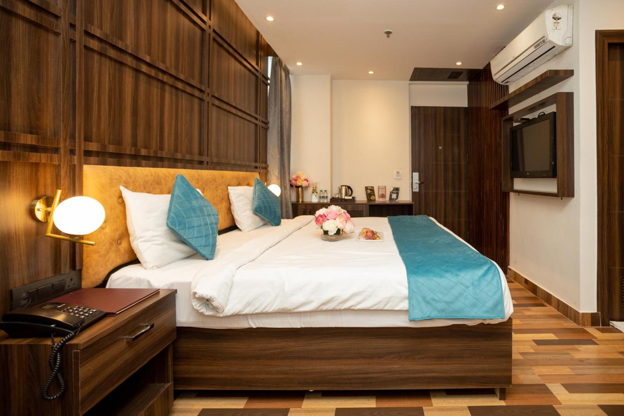 Hyphen Business Hotel Noida Eksteriør billede