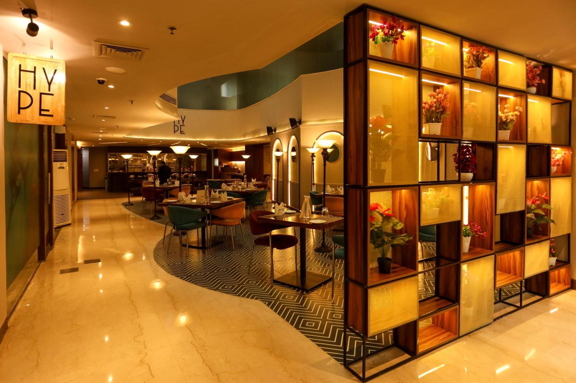 Hyphen Business Hotel Noida Eksteriør billede