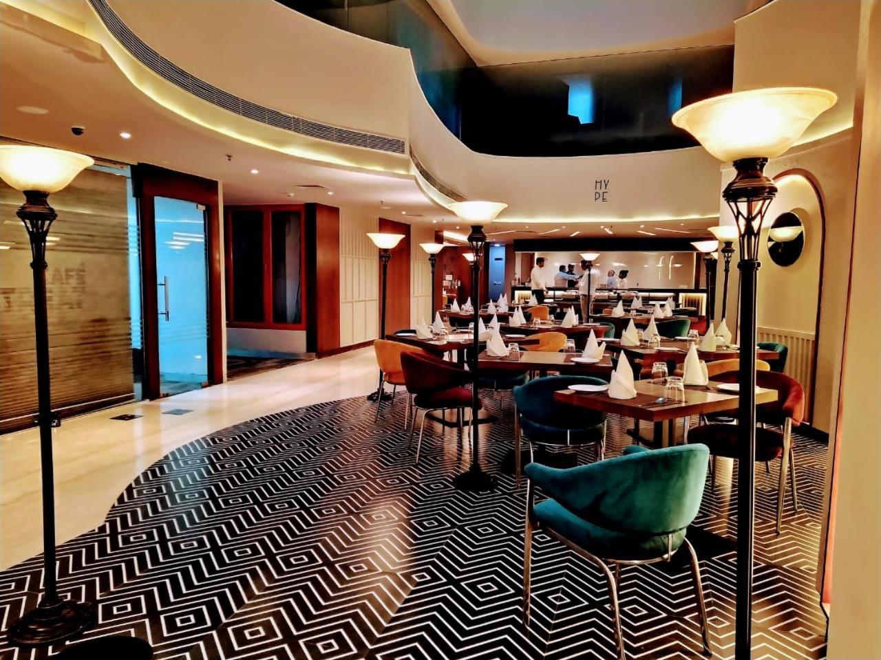Hyphen Business Hotel Noida Eksteriør billede