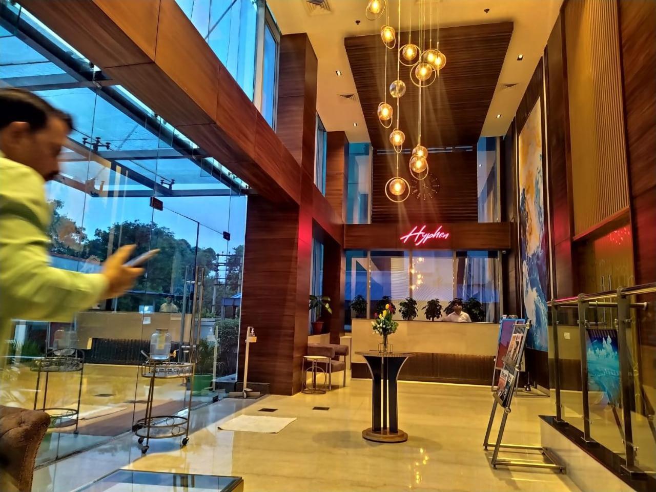 Hyphen Business Hotel Noida Eksteriør billede