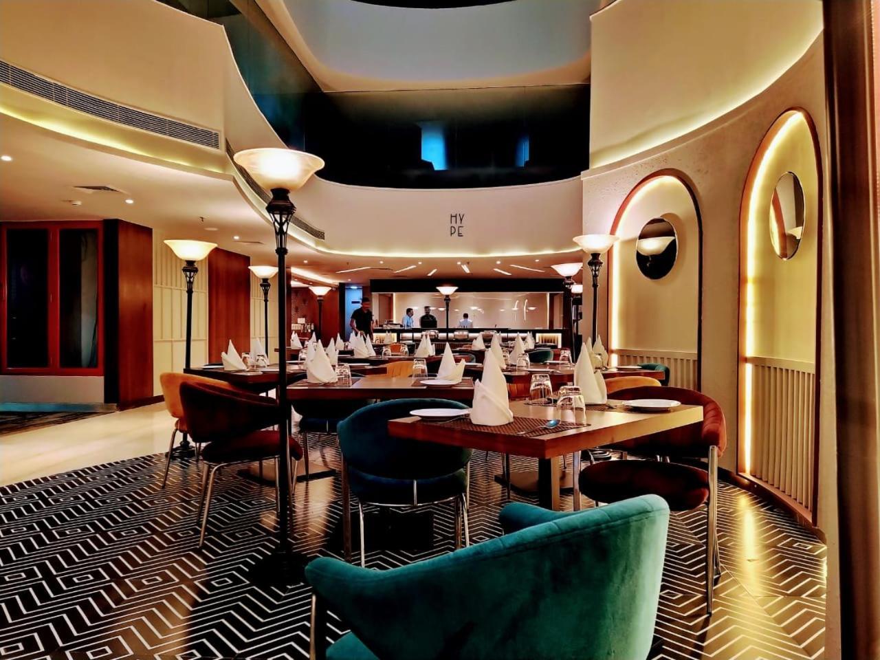Hyphen Business Hotel Noida Eksteriør billede
