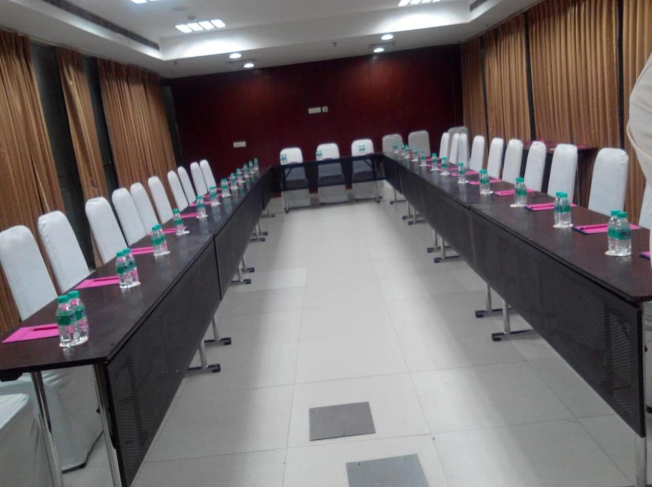 Hyphen Business Hotel Noida Eksteriør billede