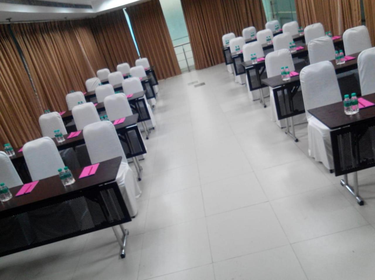 Hyphen Business Hotel Noida Eksteriør billede