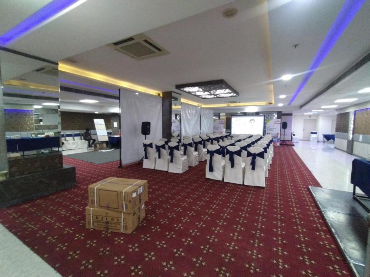 Hyphen Business Hotel Noida Eksteriør billede