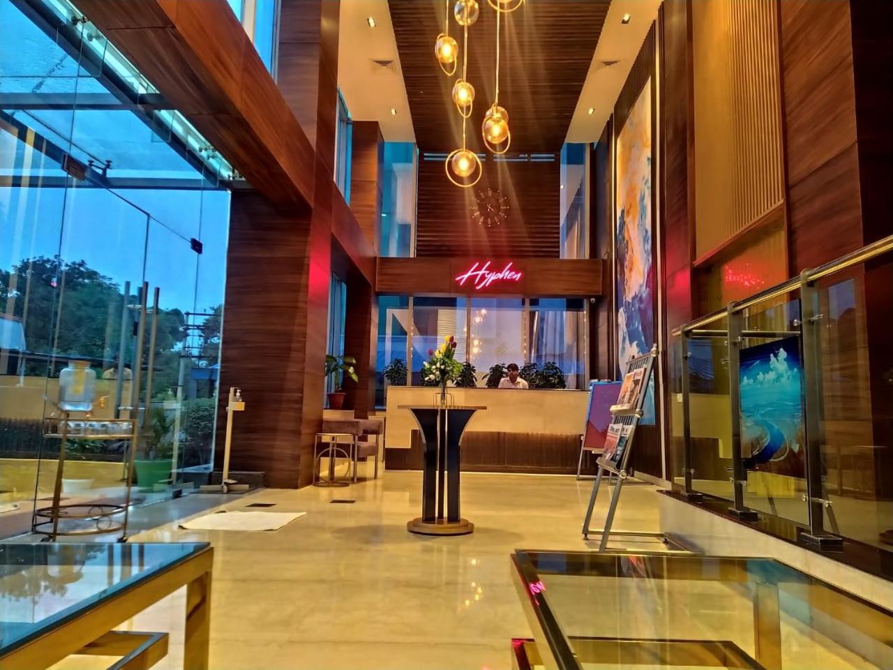 Hyphen Business Hotel Noida Eksteriør billede