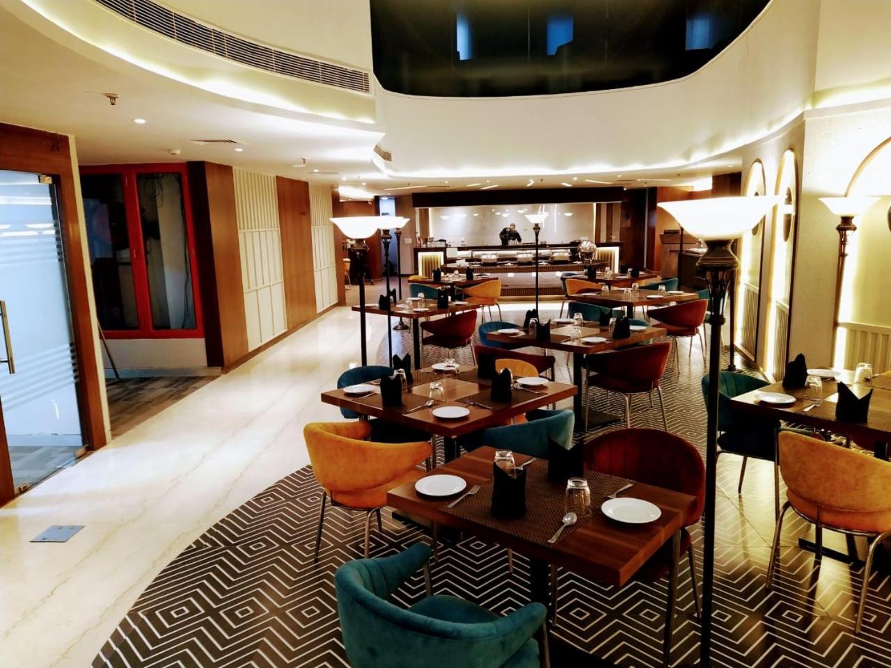 Hyphen Business Hotel Noida Eksteriør billede