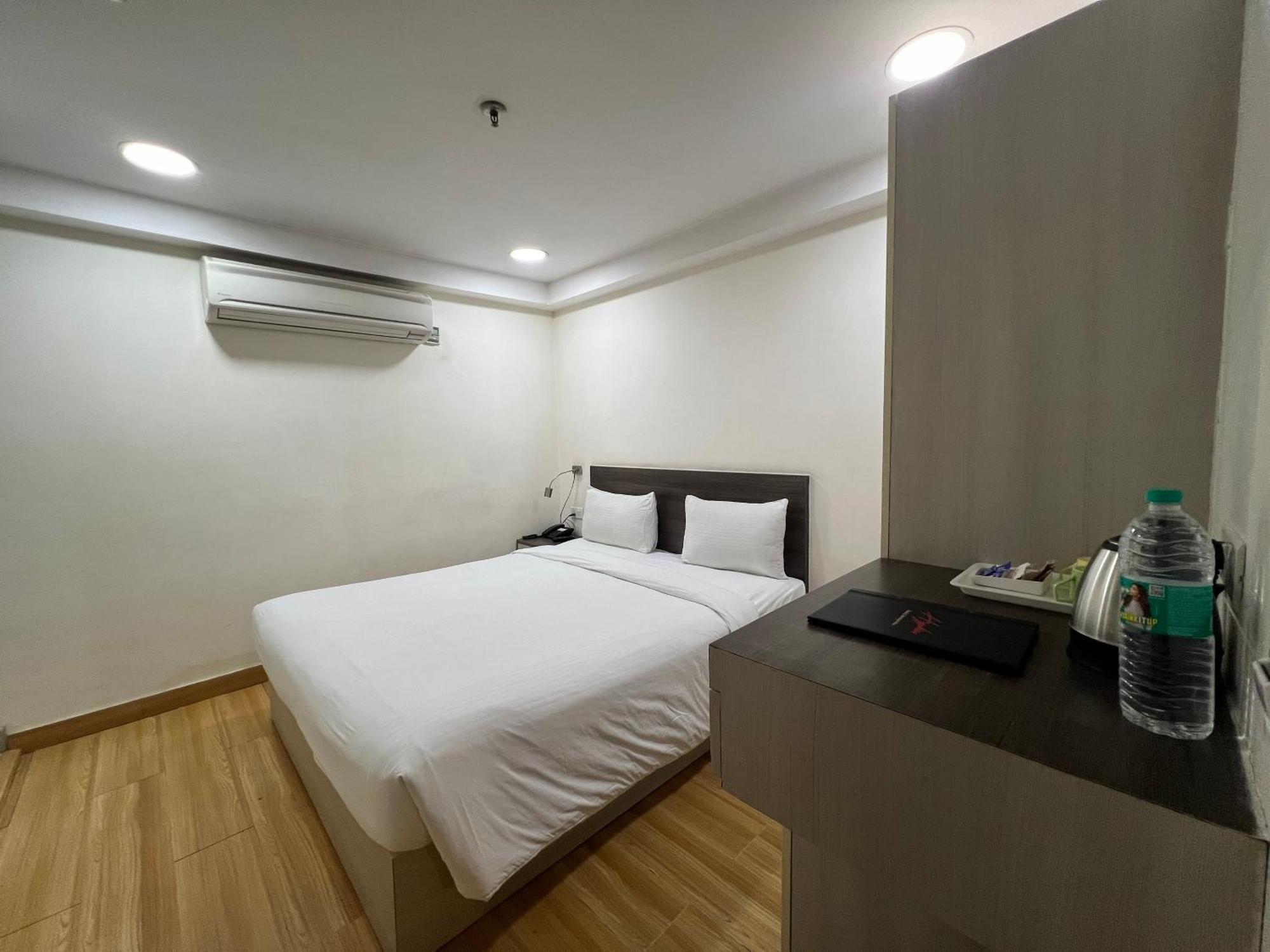 Hyphen Business Hotel Noida Eksteriør billede