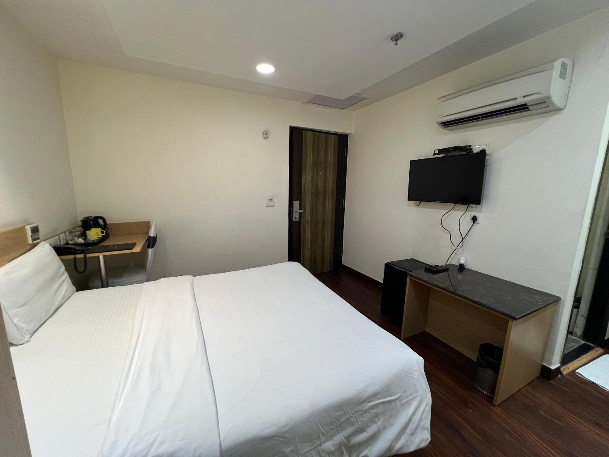 Hyphen Business Hotel Noida Eksteriør billede