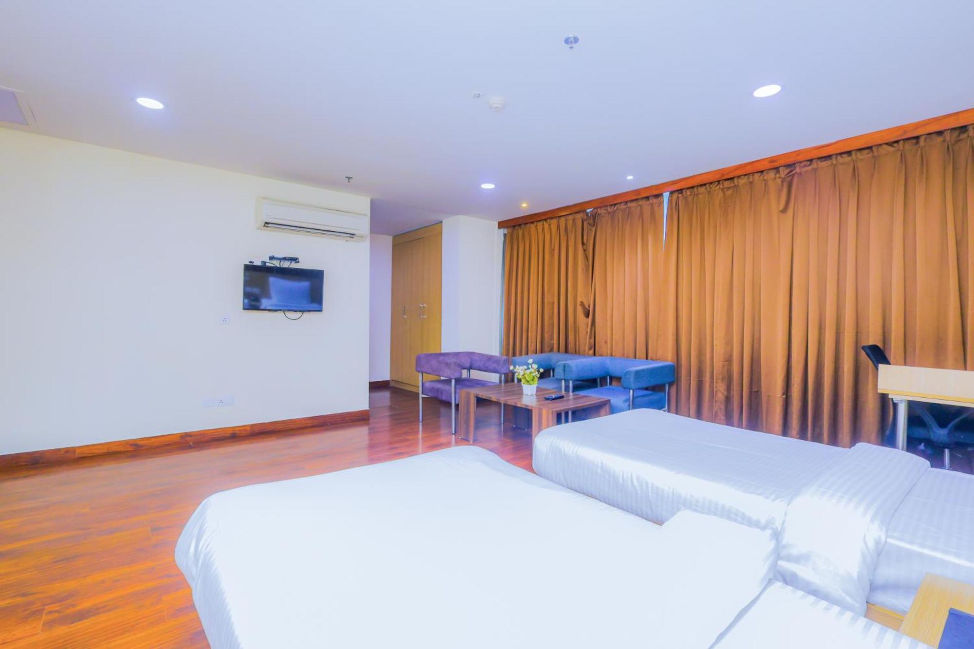Hyphen Business Hotel Noida Eksteriør billede