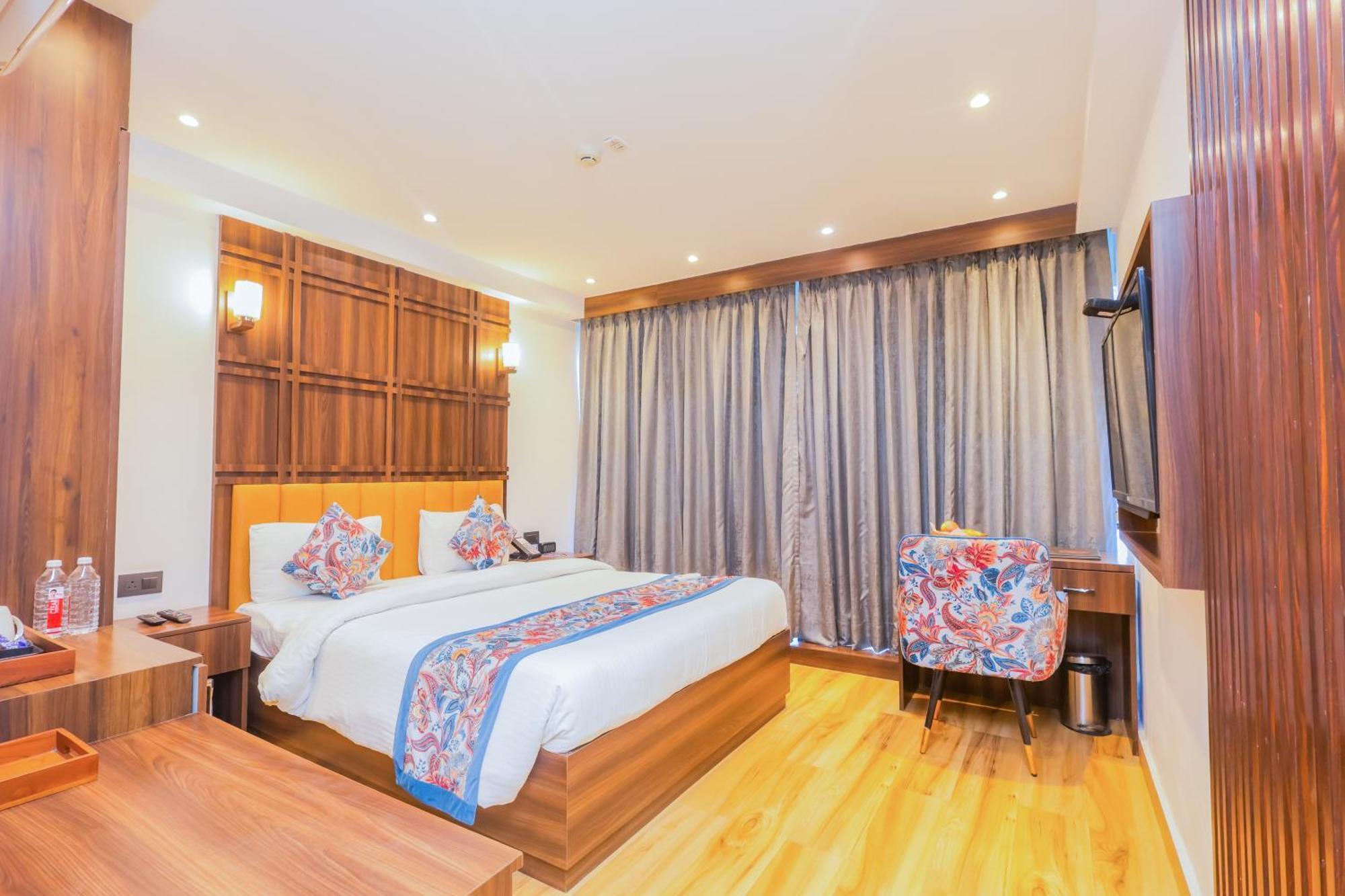 Hyphen Business Hotel Noida Eksteriør billede