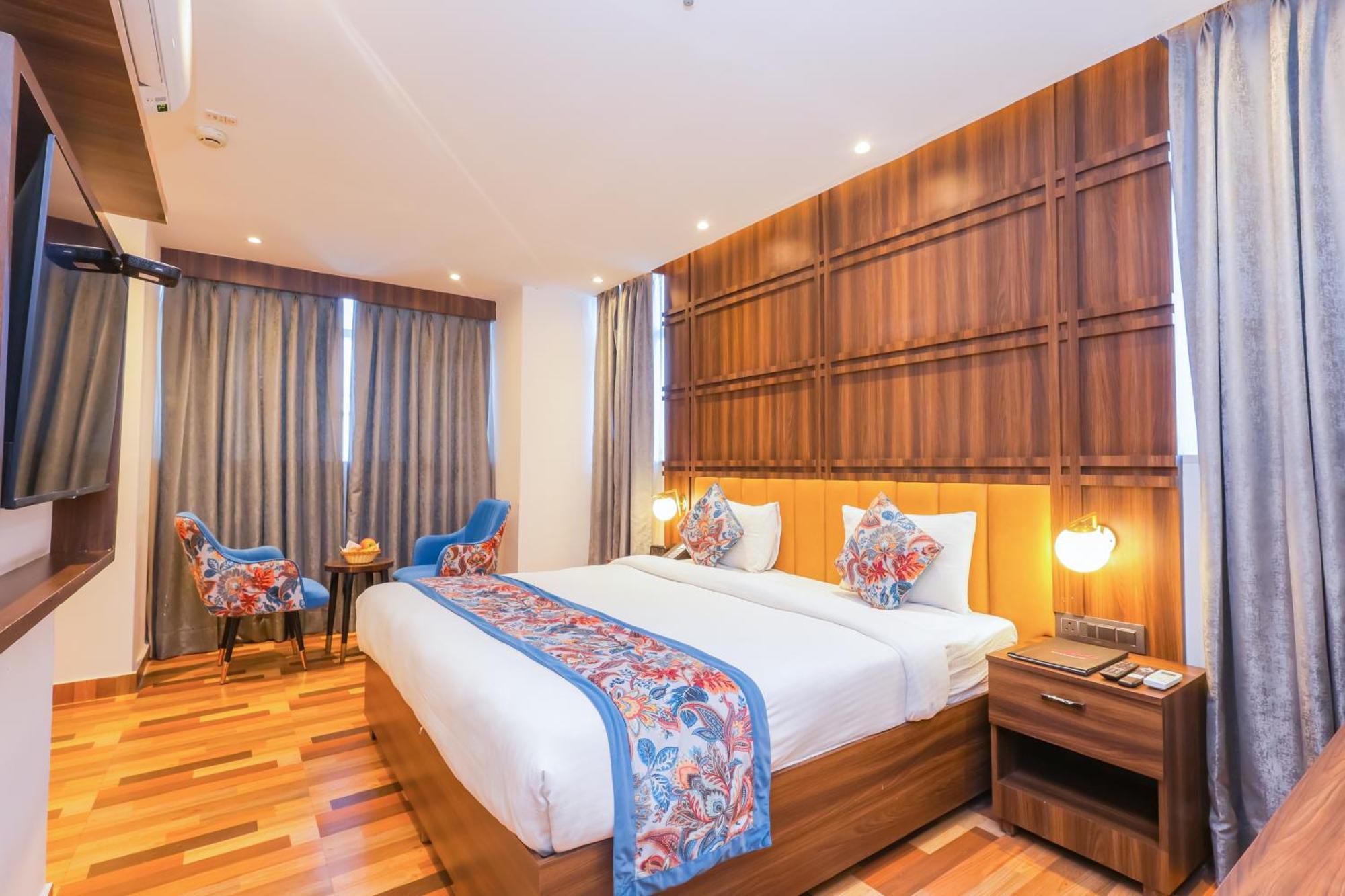 Hyphen Business Hotel Noida Eksteriør billede