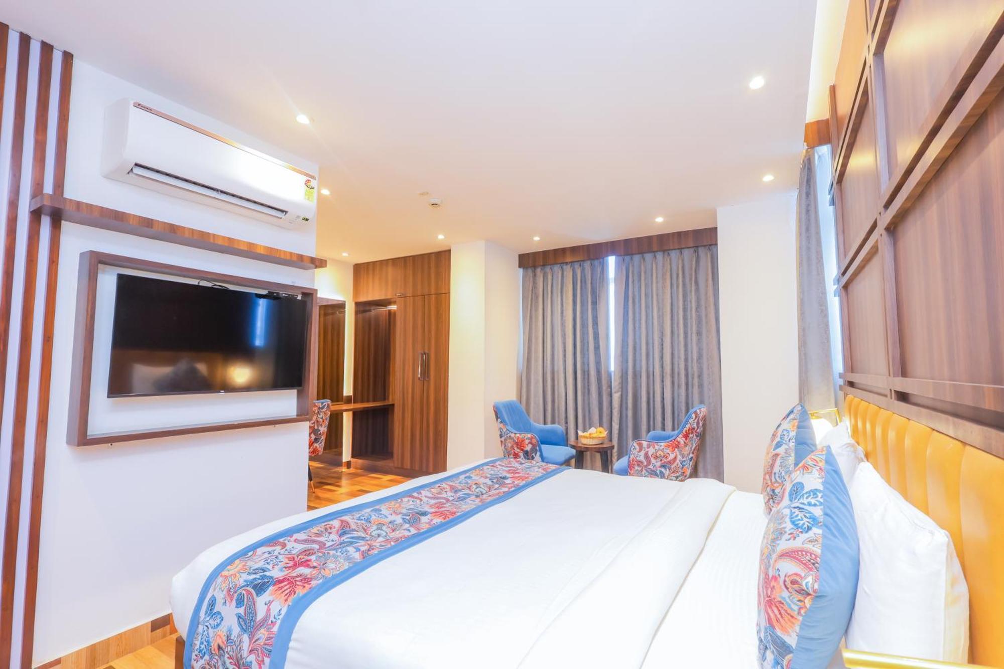 Hyphen Business Hotel Noida Eksteriør billede