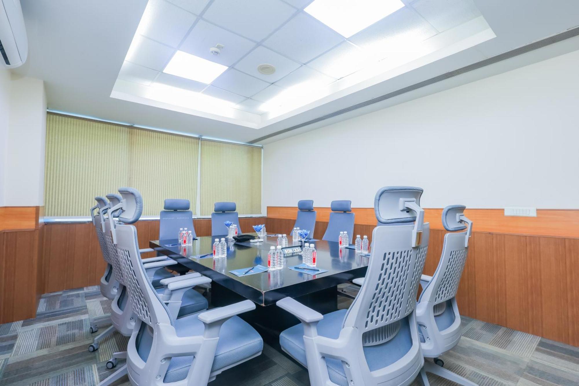 Hyphen Business Hotel Noida Eksteriør billede