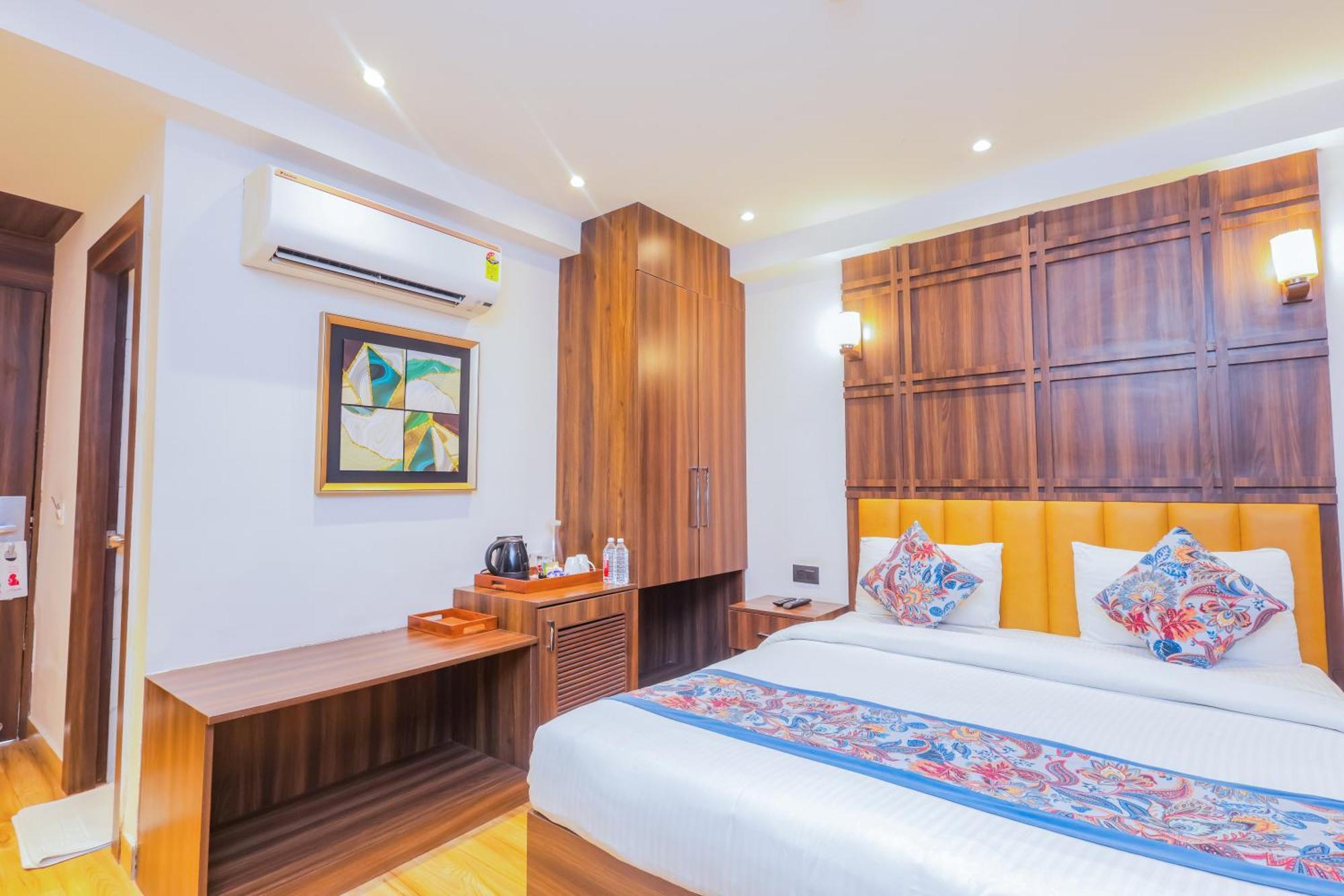 Hyphen Business Hotel Noida Eksteriør billede