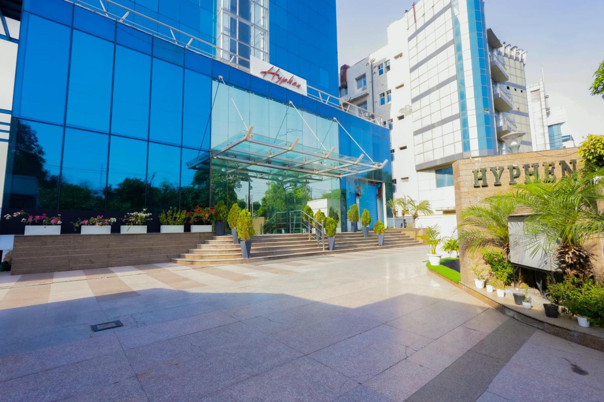Hyphen Business Hotel Noida Eksteriør billede