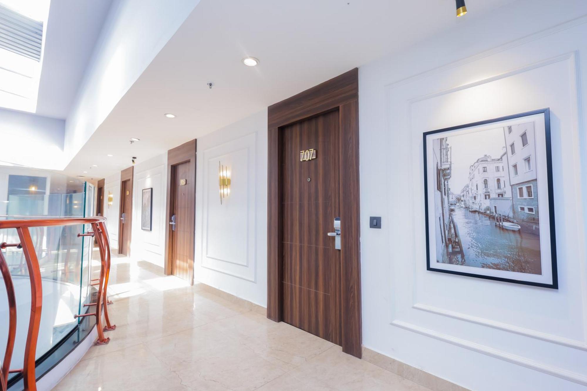 Hyphen Business Hotel Noida Eksteriør billede