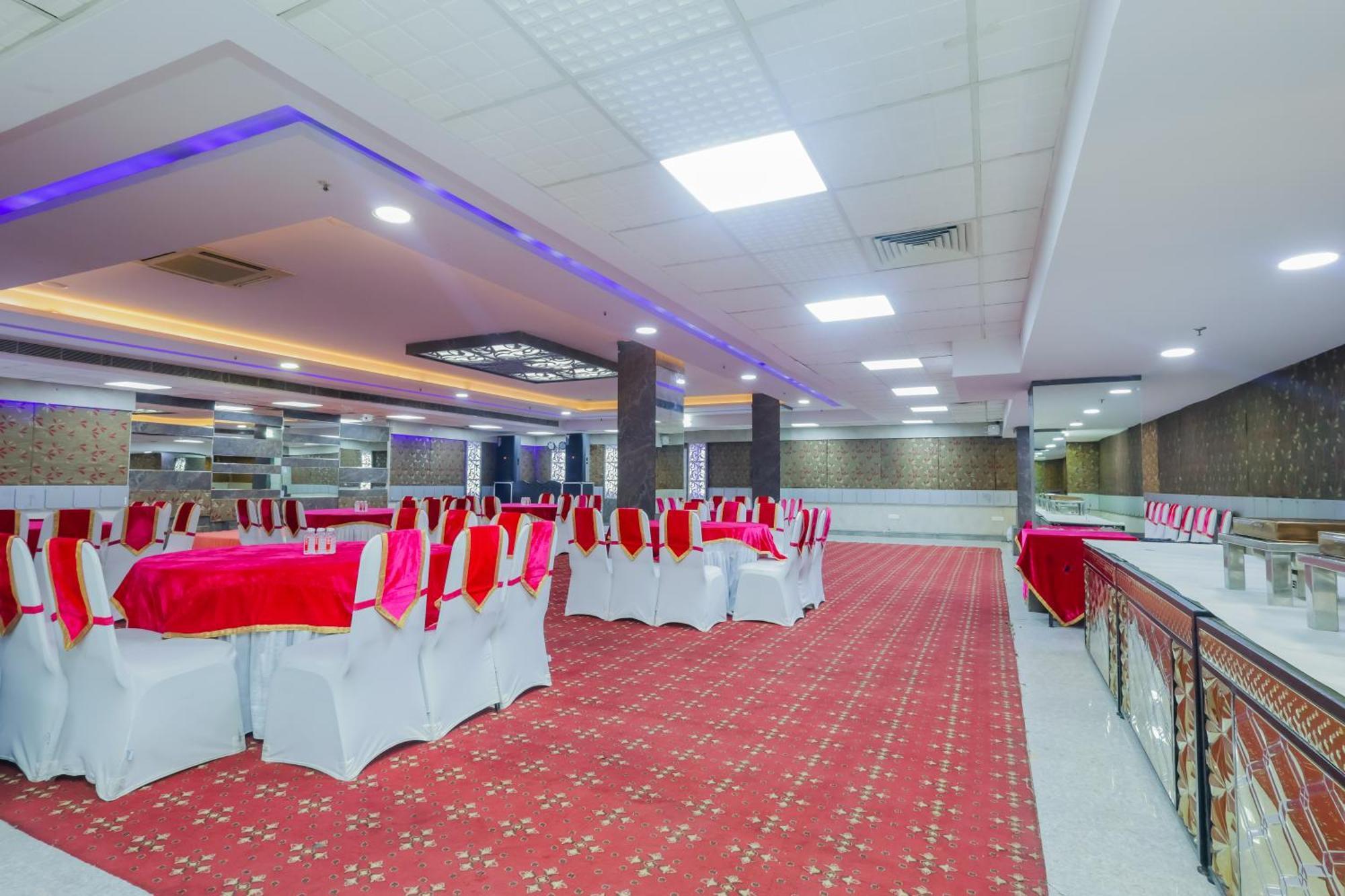 Hyphen Business Hotel Noida Eksteriør billede