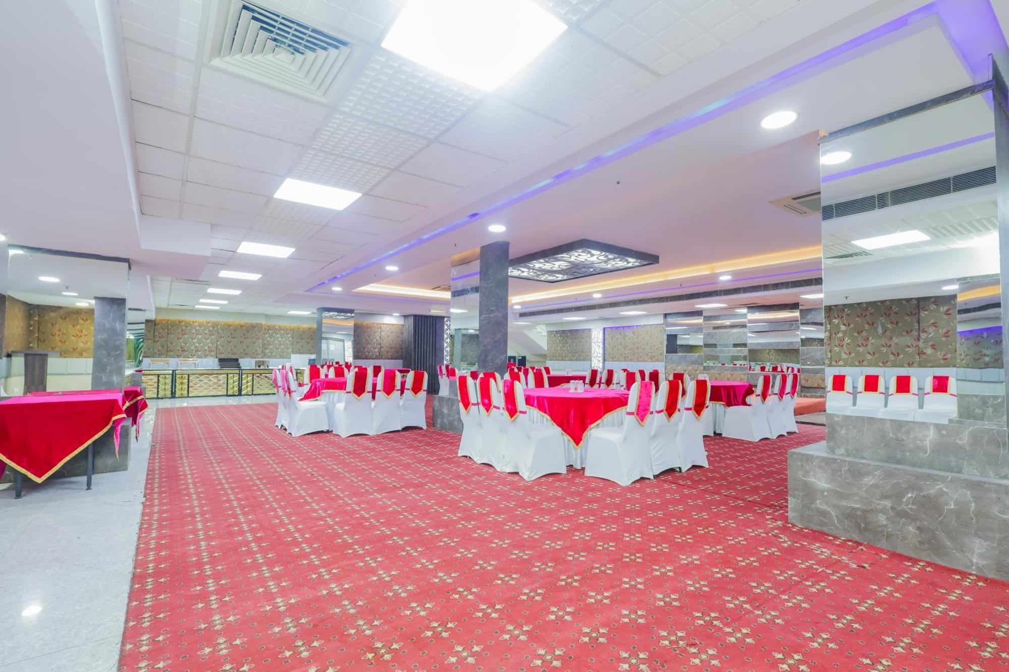 Hyphen Business Hotel Noida Eksteriør billede